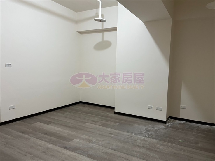 ㇮;獨賣丹佛花都次頂樓2房車位房屋室內格局與周邊環境