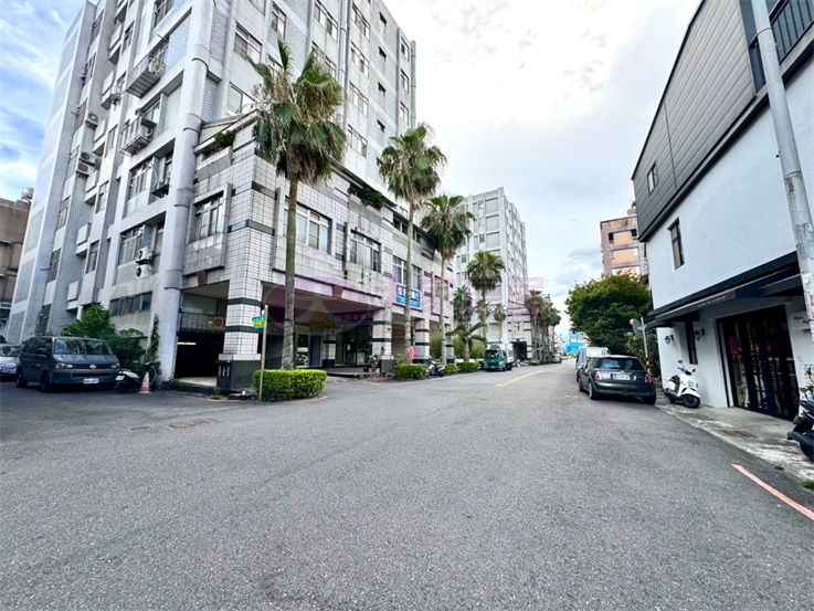 宜蘭校舍路三角店面透天房屋室內格局與周邊環境
