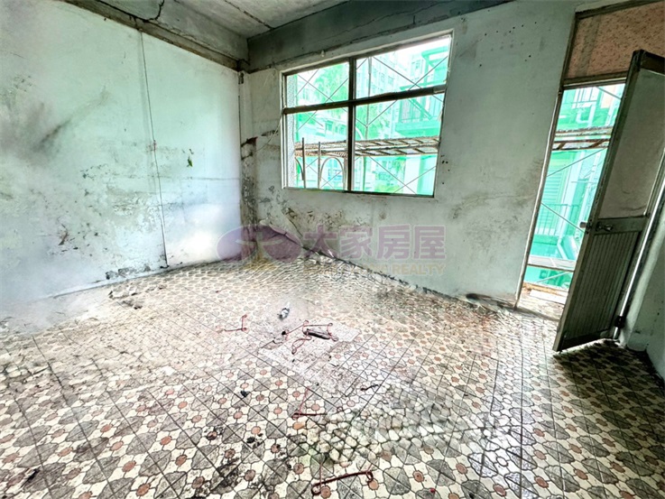 宜蘭校舍路三角店面透天房屋室內格局與周邊環境