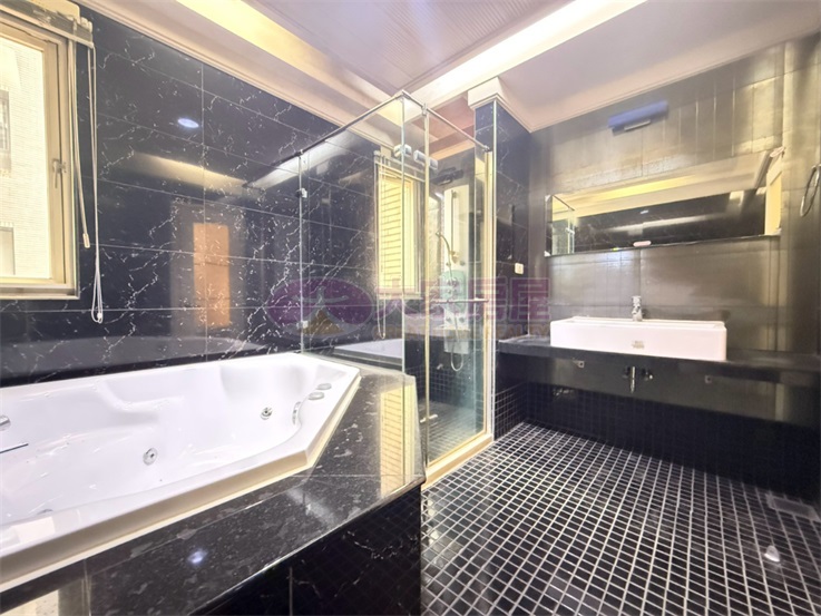 竹北高鐵百坪電梯別墅房屋室內格局與周邊環境