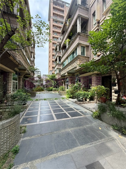 竹北高鐵百坪電梯別墅房屋室內格局與周邊環境