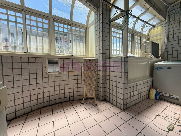 近湖口市區車庫美透天房屋室內格局與周邊環境
