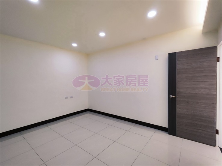 霄裡大池臨路整新店住房屋室內格局與周邊環境