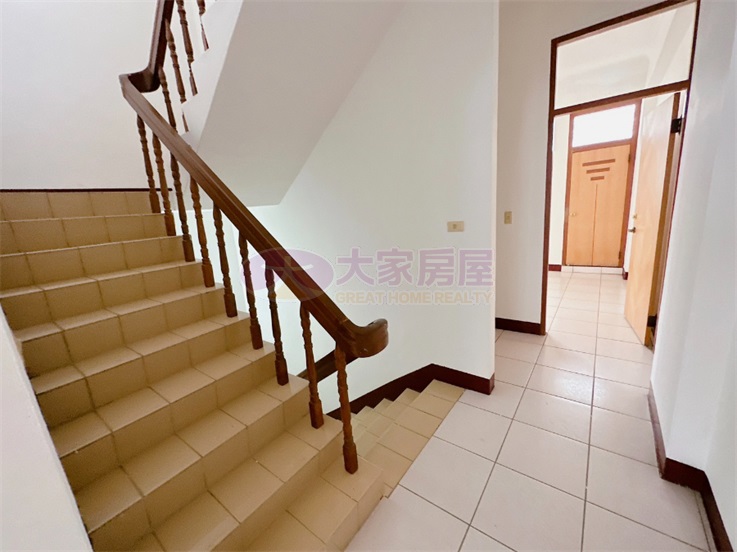 鎮南路電梯店住房屋室內格局與周邊環境
