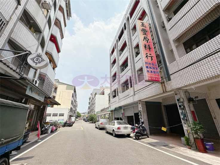 鎮南路電梯店住房屋室內格局與周邊環境