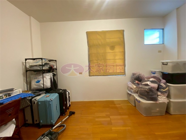 高級住宅區旁透天房屋室內格局與周邊環境