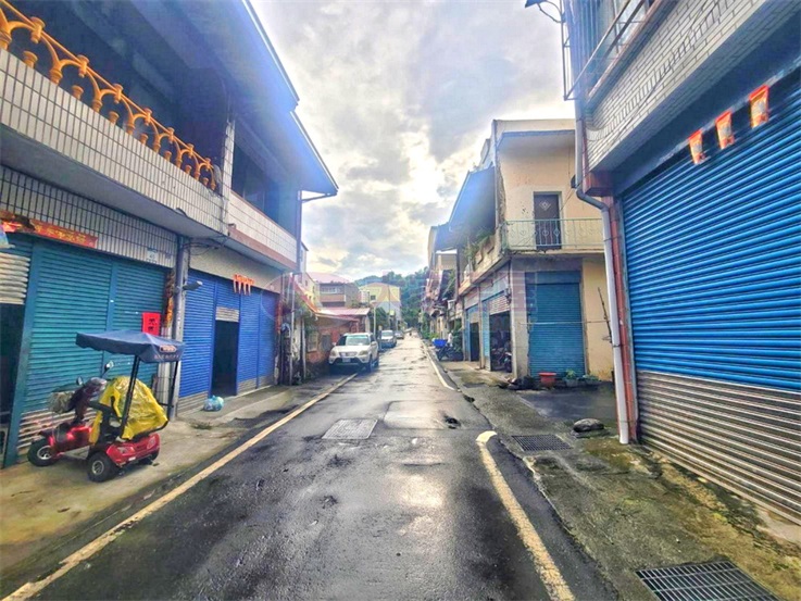 華中街透天送建地房屋室內格局與周邊環境