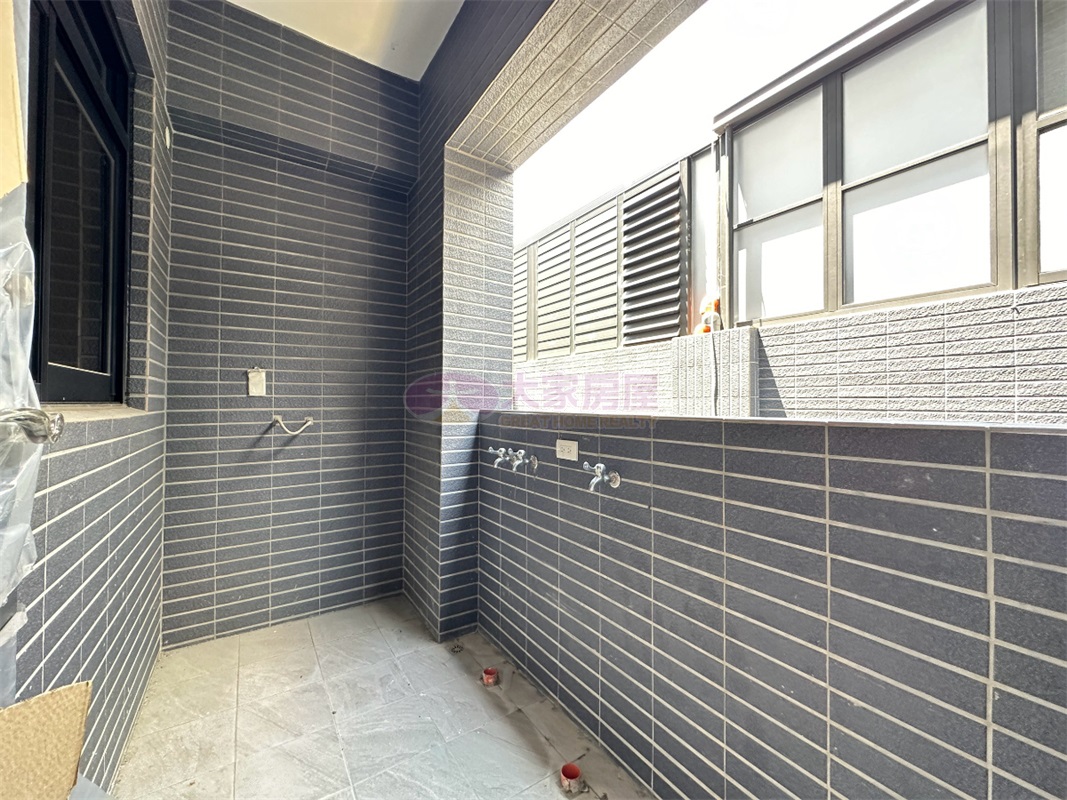 全新未住大兩房兩衛採光戶房屋室內格局與周邊環境