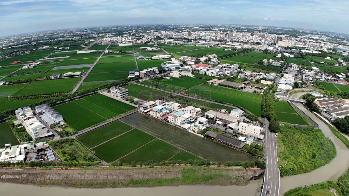 斗南158甲旁雙面路農地房屋室內格局與周邊環境