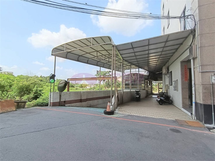 信義帝王寶座雙車位美墅房屋室內格局與周邊環境