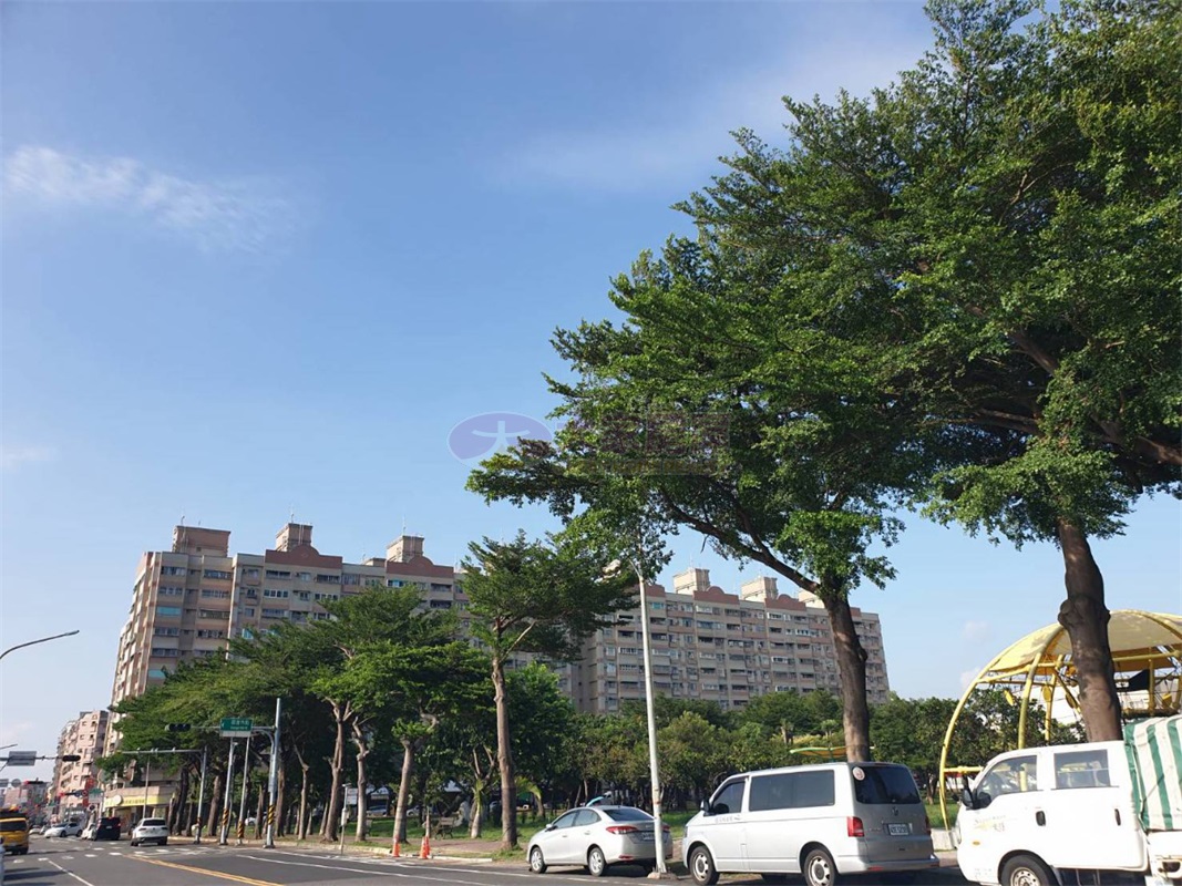 臺南市東區黃金店面稀有釋出房屋室內格局與周邊環境