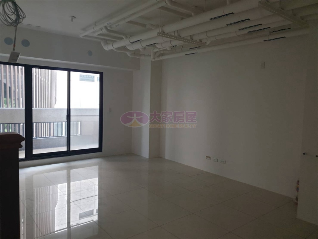 臺南市東區黃金店面稀有釋出房屋室內格局與周邊環境