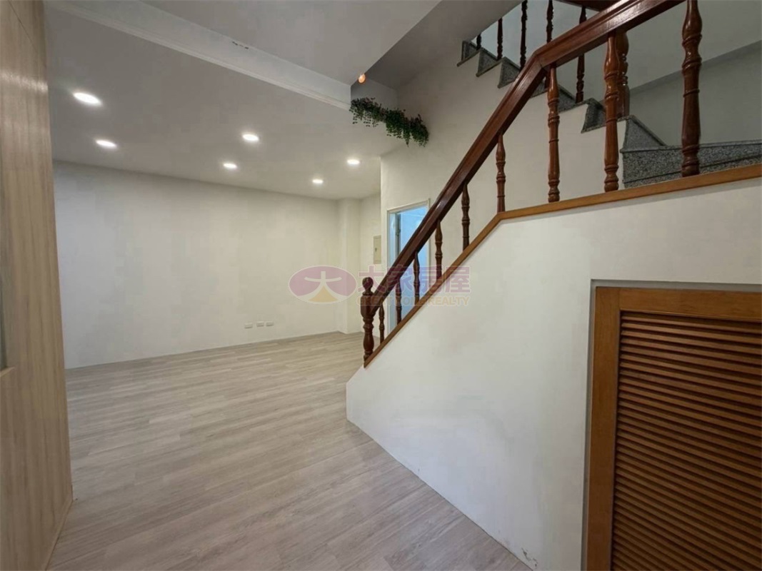 高雄市三民區華夏溫馨3房房屋室內格局與周邊環境