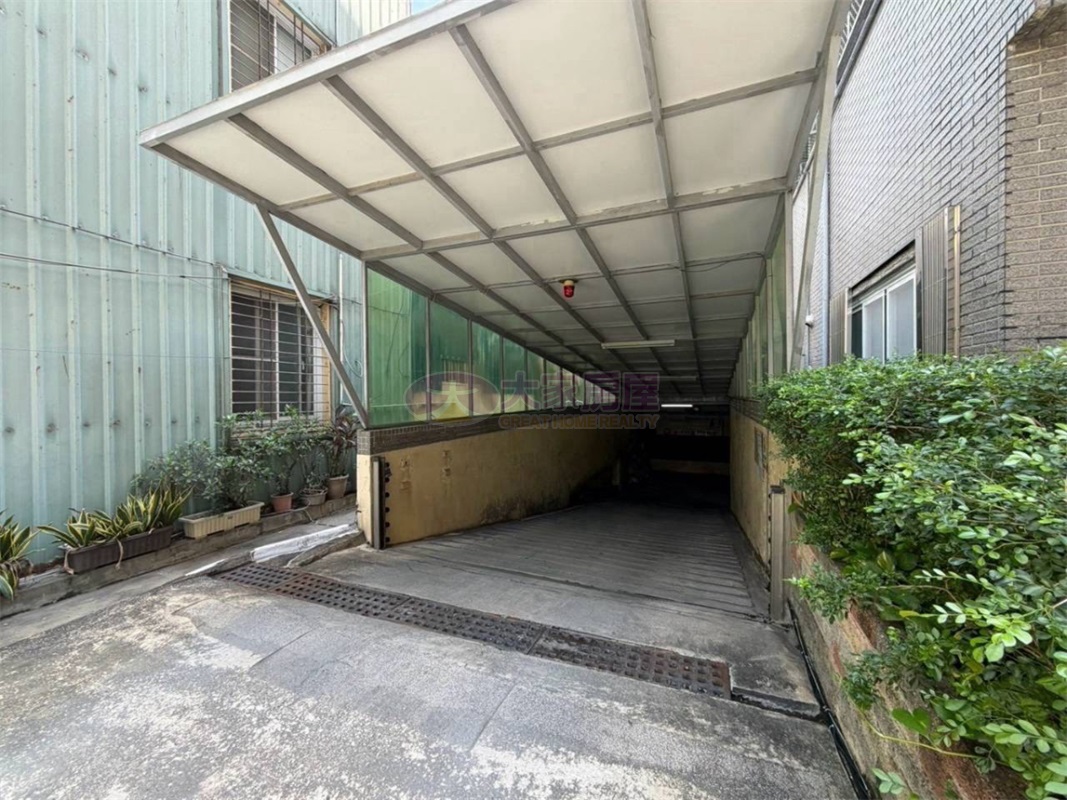 高雄市三民區華夏溫馨3房房屋室內格局與周邊環境