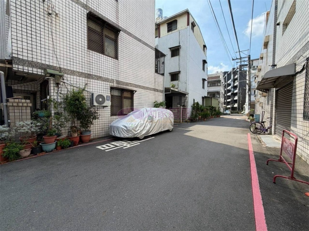 高雄市岡山區透天房屋室內格局與周邊環境