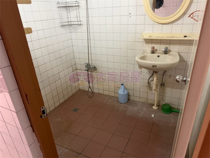 佳里區忠孝路透天房屋室內格局與周邊環境
