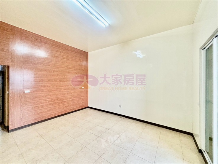 湖內文賢國小靜巷車庫透天房屋室內格局與周邊環境
