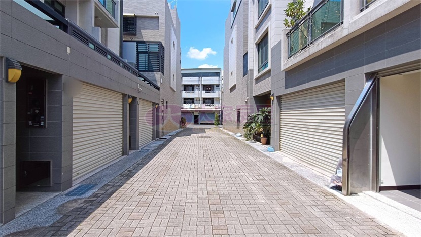 安南海佃大面寬輕齡智能車墅房屋室內格局與周邊環境