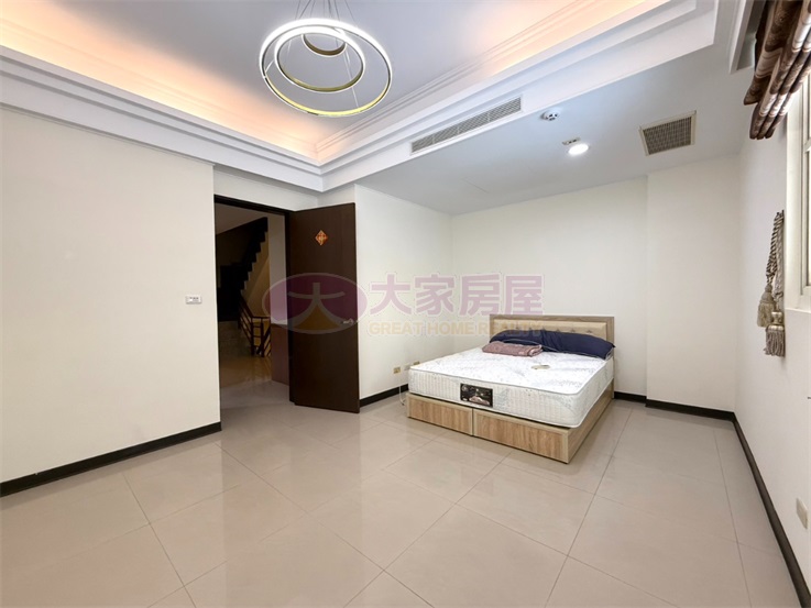 東港金典電梯豪墅房屋室內格局與周邊環境